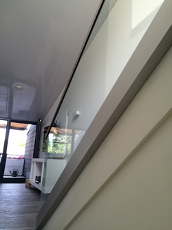 Ganzglastreppengeländer mit Edelstahlhandlauf